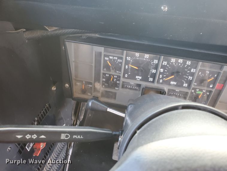 image for item HO9724 1998 International 3800 Blue Bird  school bus