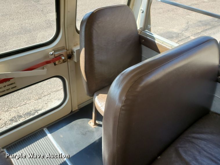 image for item HO9724 1998 International 3800 Blue Bird  school bus