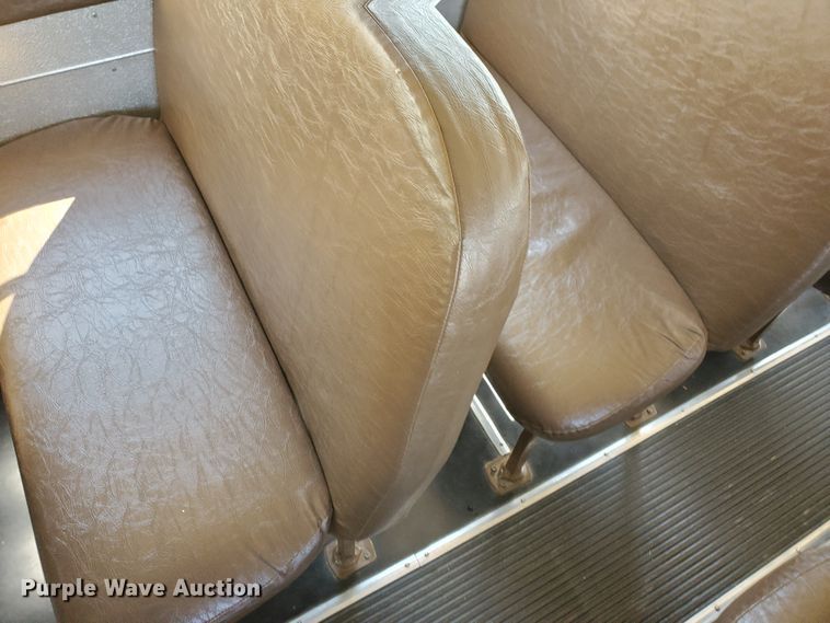 image for item HO9724 1998 International 3800 Blue Bird  school bus