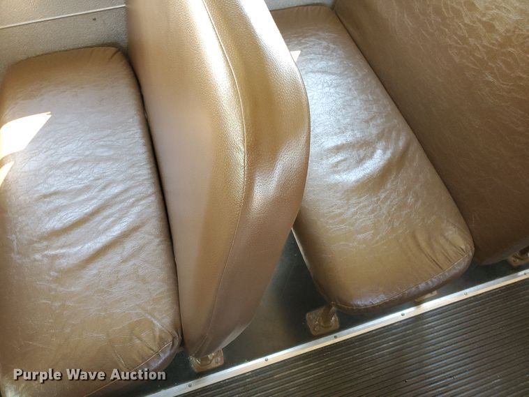 image for item HO9724 1998 International 3800 Blue Bird  school bus