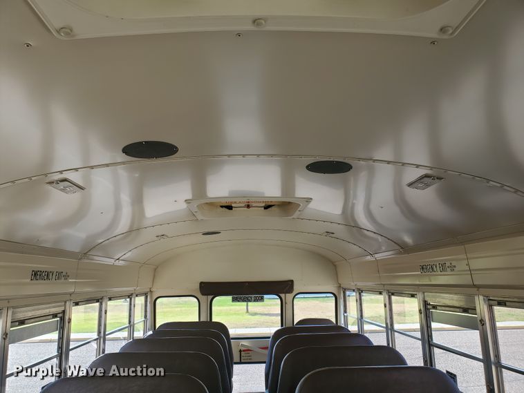 image for item HO9724 1998 International 3800 Blue Bird  school bus