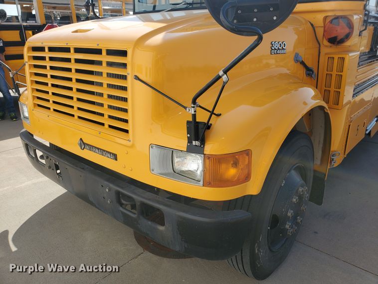 image for item HO9724 1998 International 3800 Blue Bird  school bus