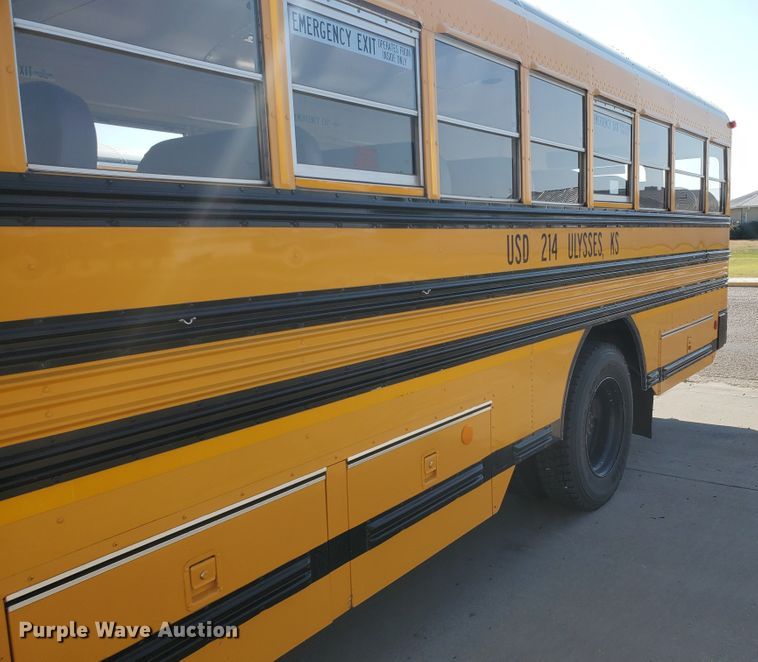 image for item HO9724 1998 International 3800 Blue Bird  school bus