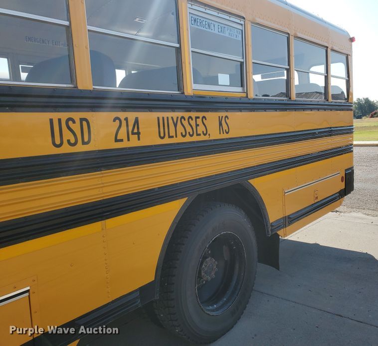 image for item HO9724 1998 International 3800 Blue Bird  school bus