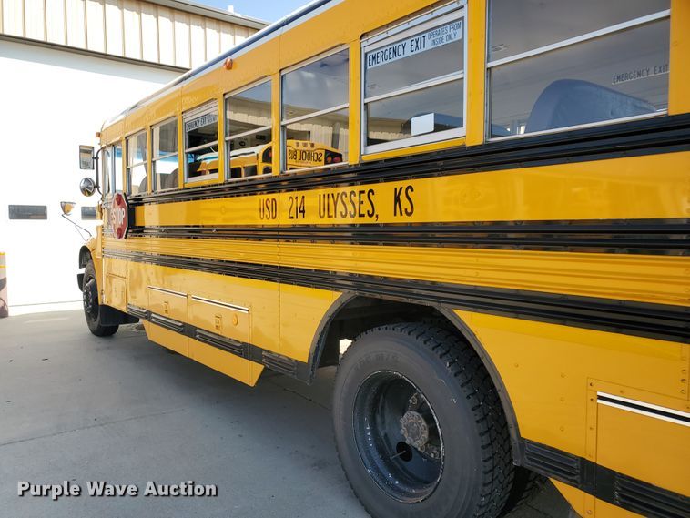 image for item HO9724 1998 International 3800 Blue Bird  school bus