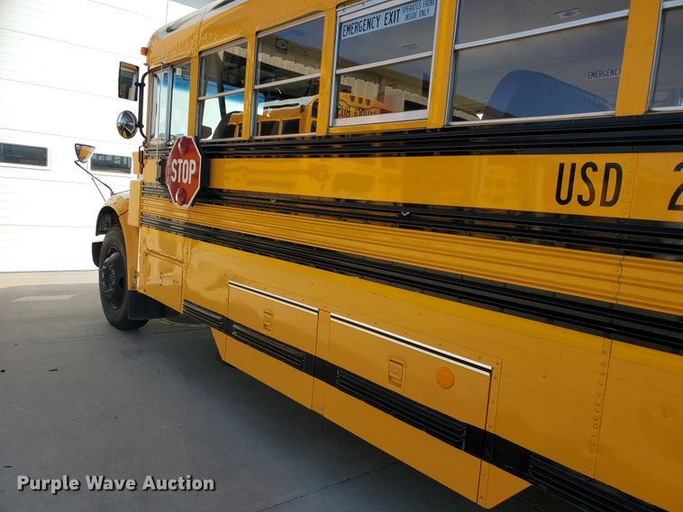 image for item HO9724 1998 International 3800 Blue Bird  school bus