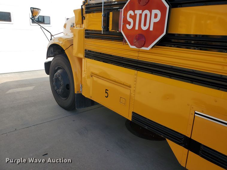 image for item HO9724 1998 International 3800 Blue Bird  school bus