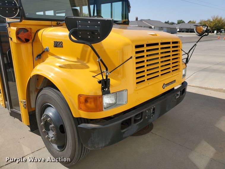 image for item HO9724 1998 International 3800 Blue Bird  school bus