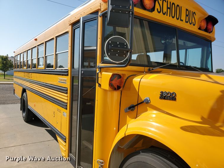 image for item HO9724 1998 International 3800 Blue Bird  school bus