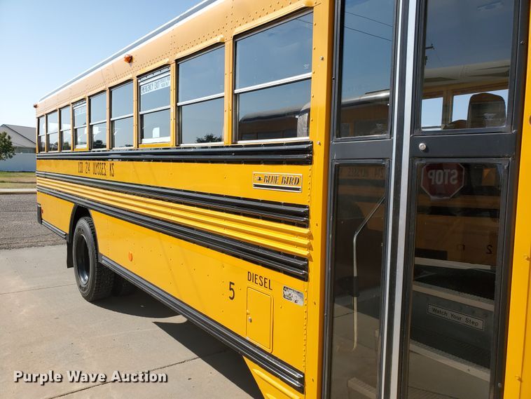 image for item HO9724 1998 International 3800 Blue Bird  school bus