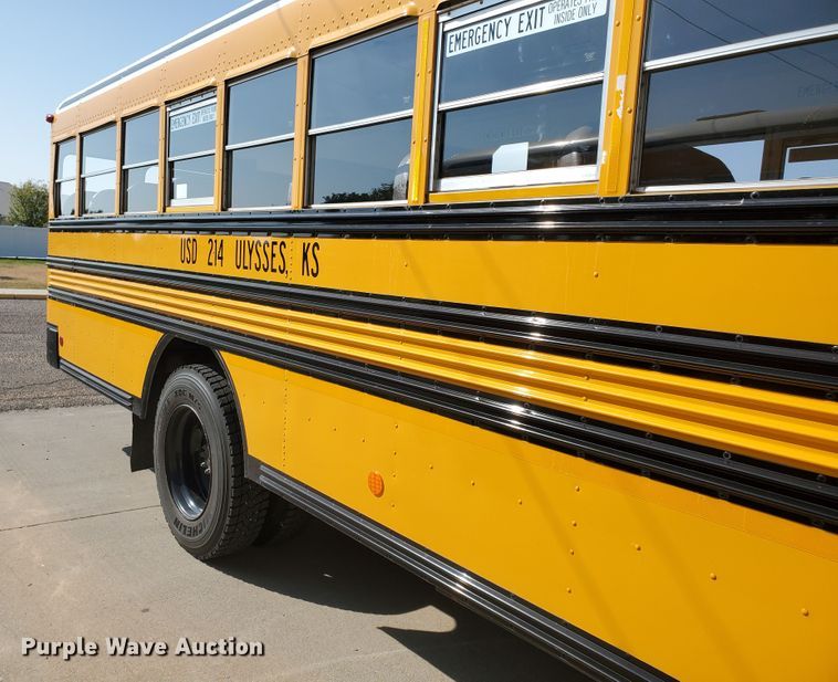 image for item HO9724 1998 International 3800 Blue Bird  school bus