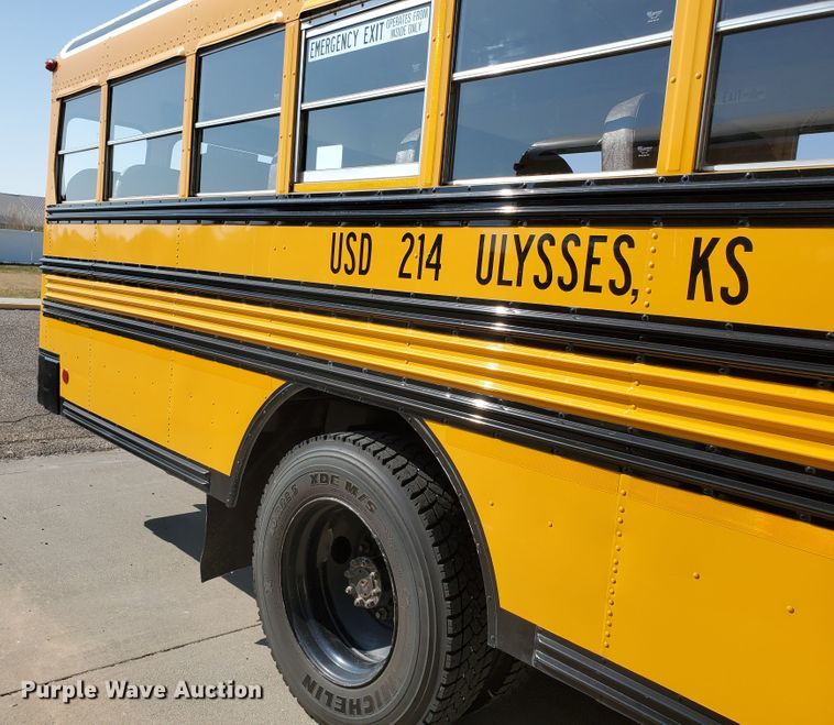 image for item HO9724 1998 International 3800 Blue Bird  school bus