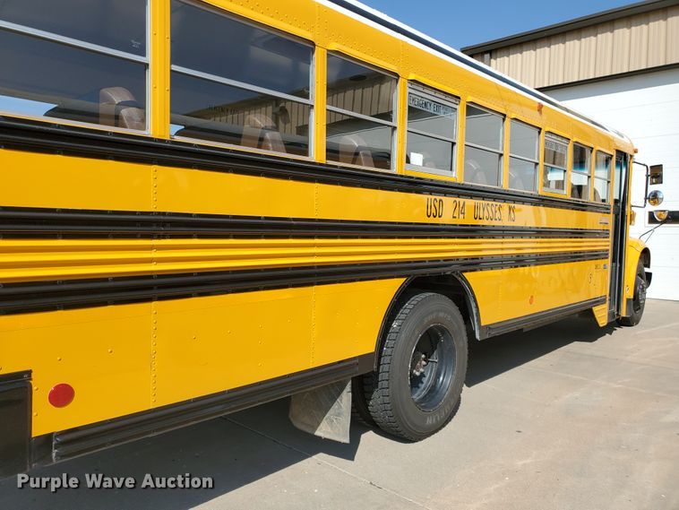 image for item HO9724 1998 International 3800 Blue Bird  school bus