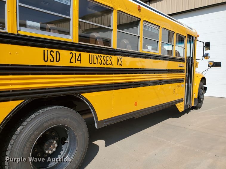image for item HO9724 1998 International 3800 Blue Bird  school bus