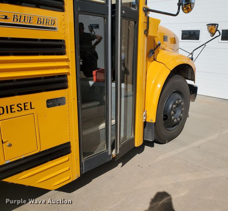 image for item HO9724 1998 International 3800 Blue Bird  school bus