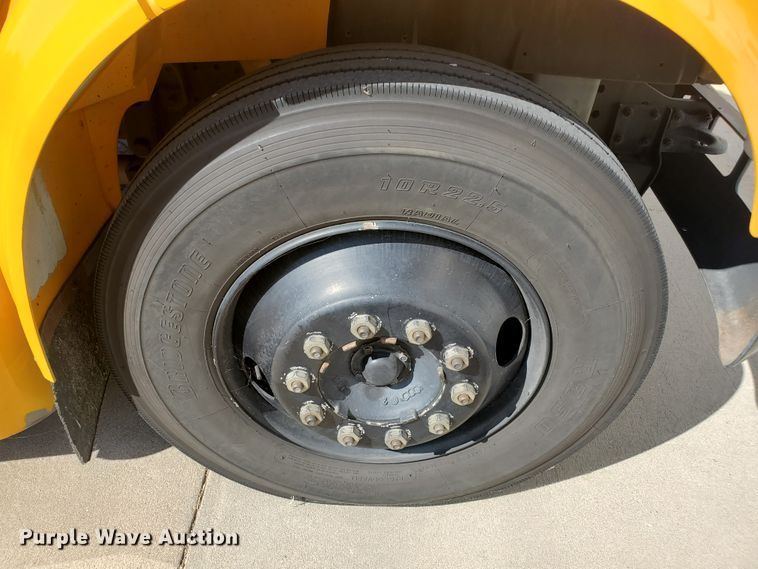 image for item HO9724 1998 International 3800 Blue Bird  school bus