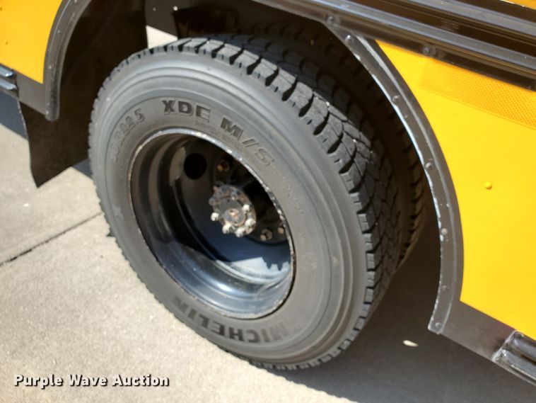 image for item HO9724 1998 International 3800 Blue Bird  school bus