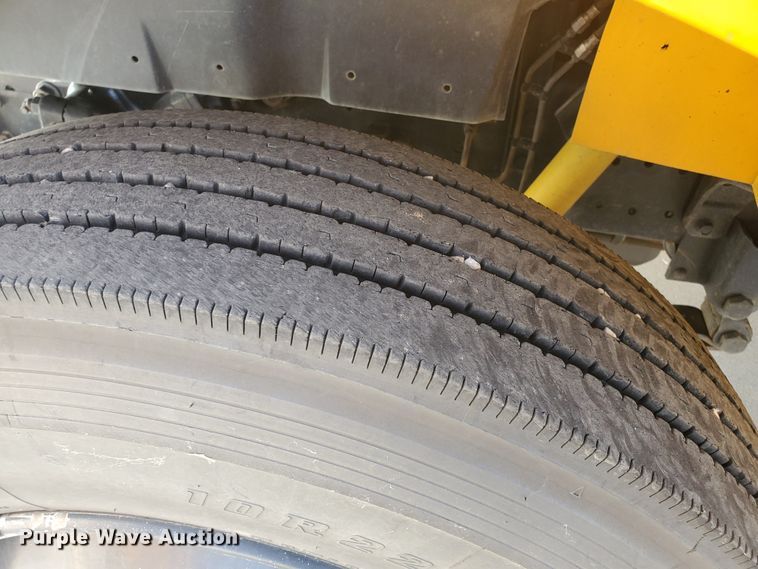 image for item HO9724 1998 International 3800 Blue Bird  school bus