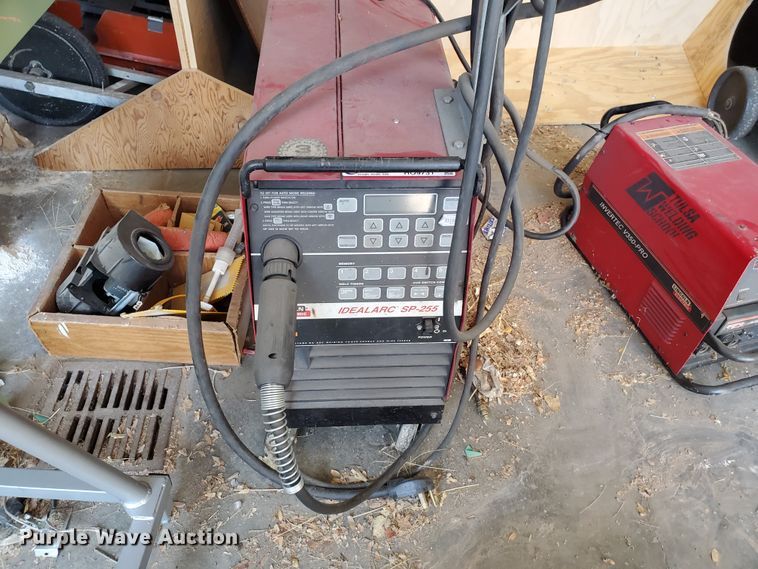 image for item HO9731 Lincoln Idealarc SP-255 MIG welder