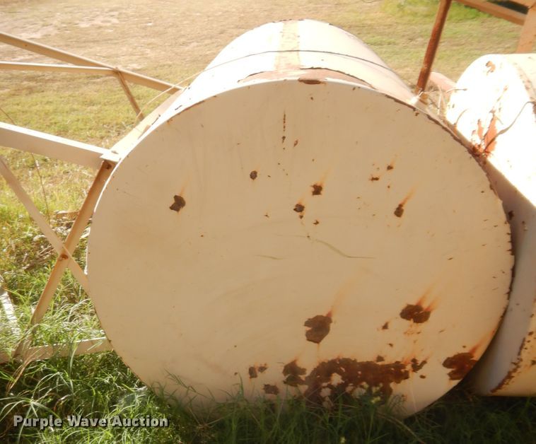 image for item HW9035 (2) fuel tanks