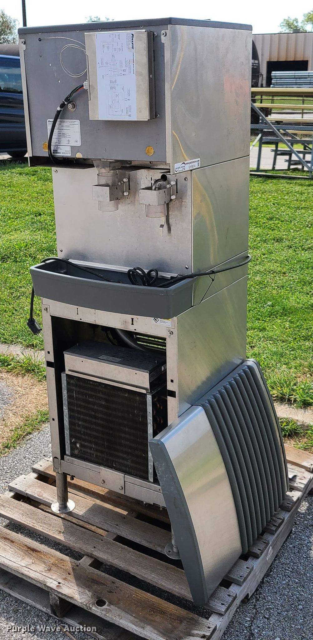 Follett 50FB400A ice maker in North Kansas City, MO | Item GY9574 sold | Purple Wave