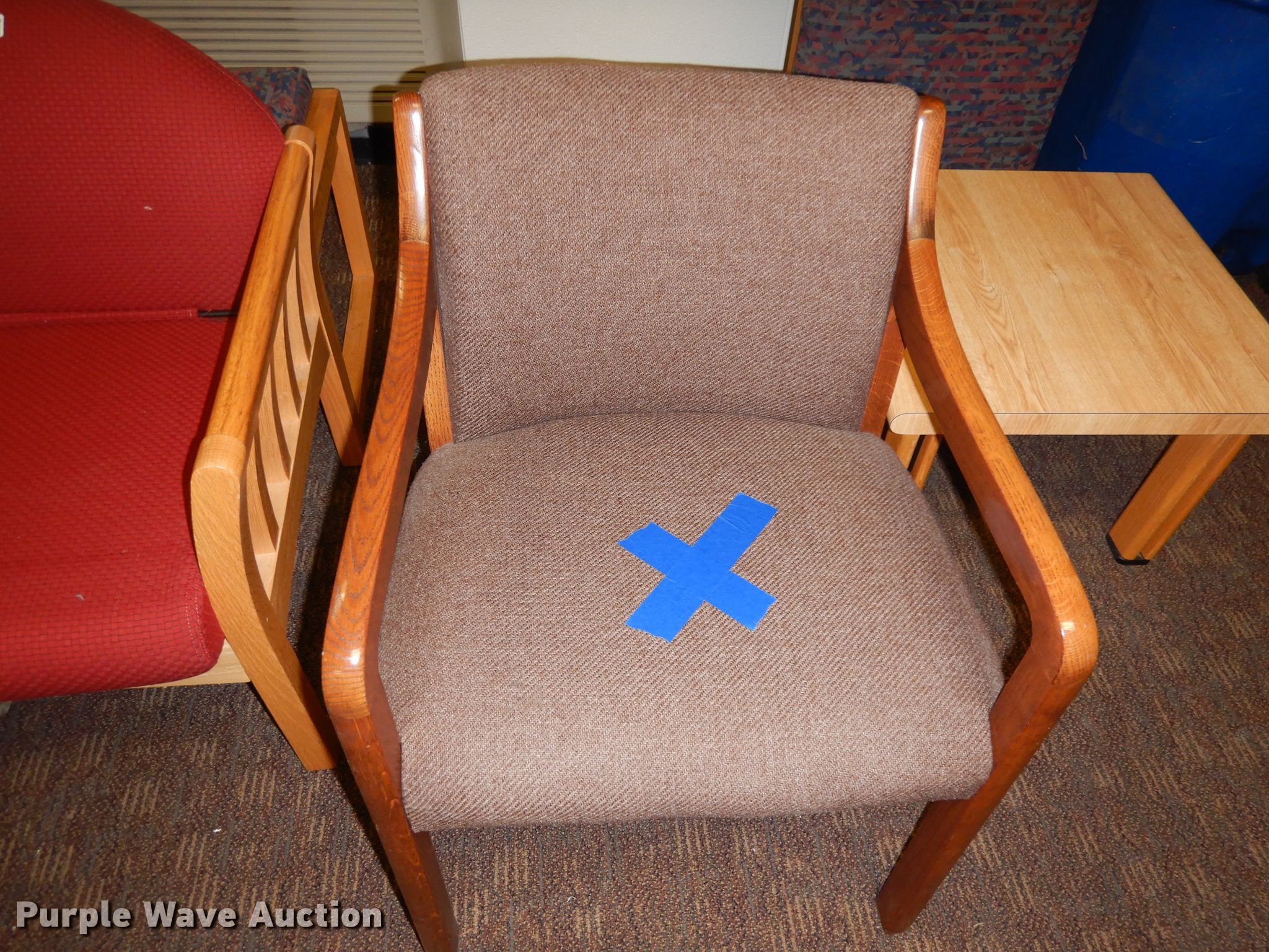 Furniture in Lawrence, KS Item HA9879 sold Purple Wave