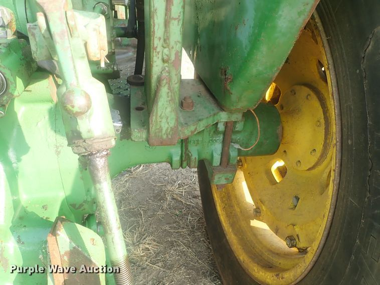 image for item DE0850 John Deere 2030  tractor