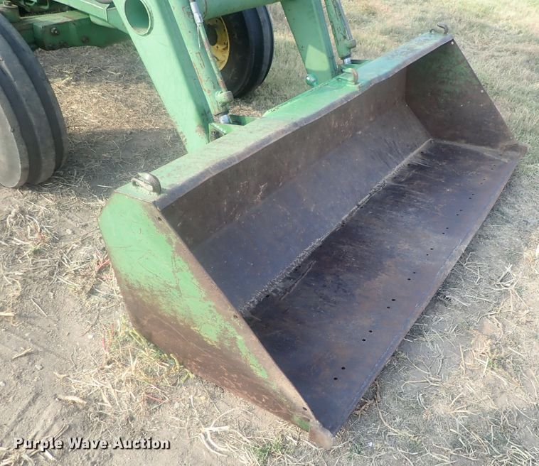 image for item DE0850 John Deere 2030  tractor