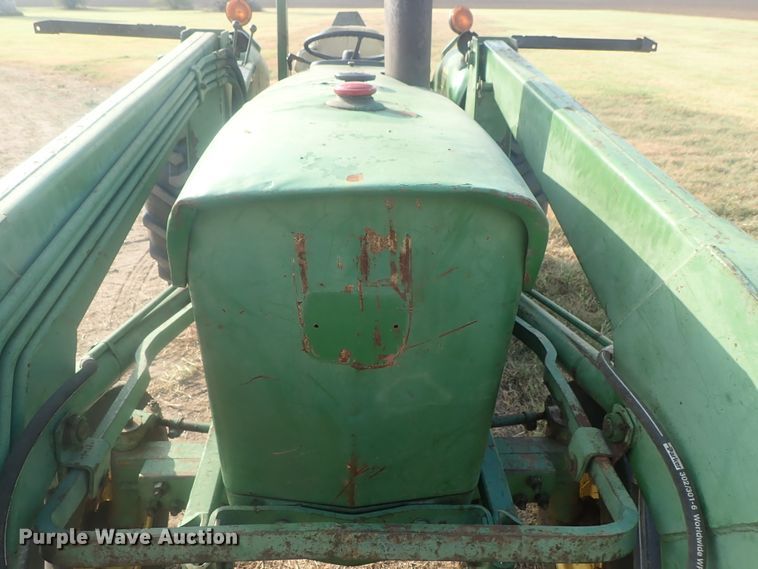 image for item DE0850 John Deere 2030  tractor