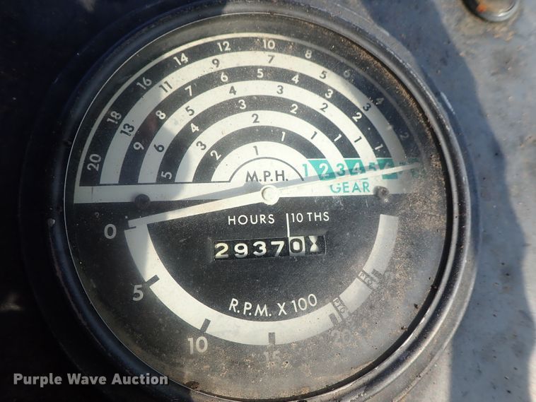 image for item DE0850 John Deere 2030  tractor