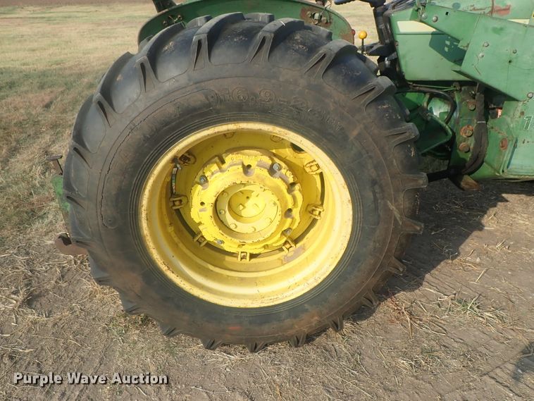 image for item DE0850 John Deere 2030  tractor