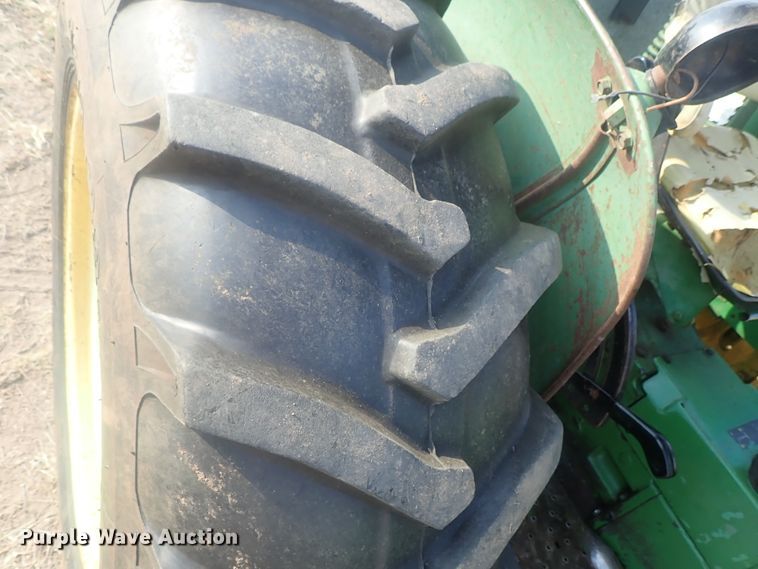 image for item DE0850 John Deere 2030  tractor