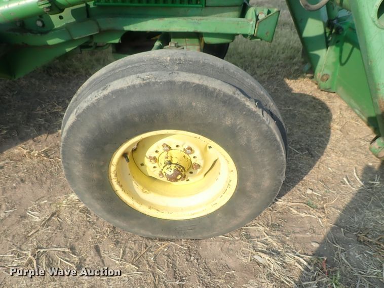 image for item DE0850 John Deere 2030  tractor