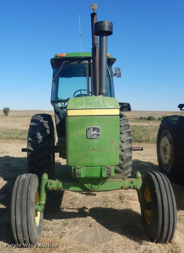 image for item DG4609 1976 John Deere 4430  tractor