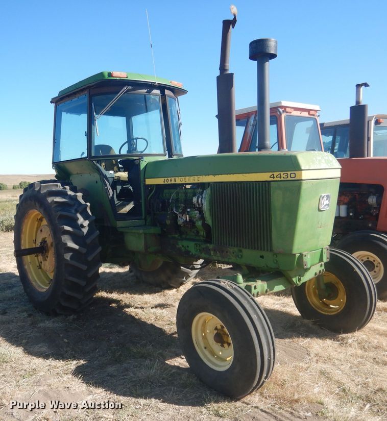 image for item DG4609 1976 John Deere 4430  tractor