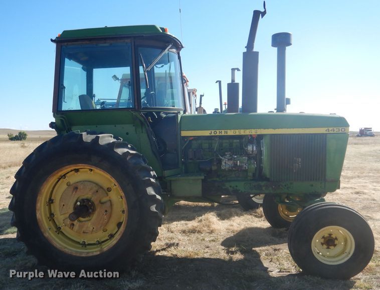 image for item DG4609 1976 John Deere 4430  tractor