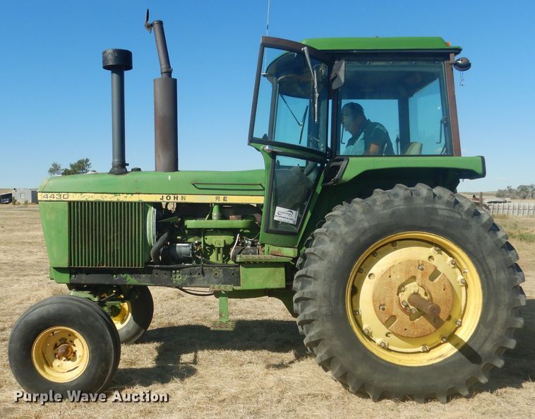 image for item DG4609 1976 John Deere 4430  tractor