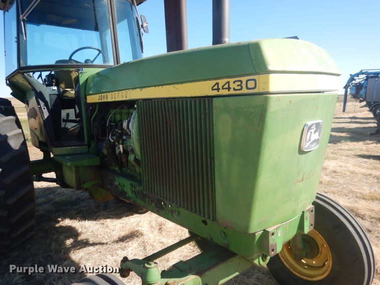 image for item DG4609 1976 John Deere 4430  tractor