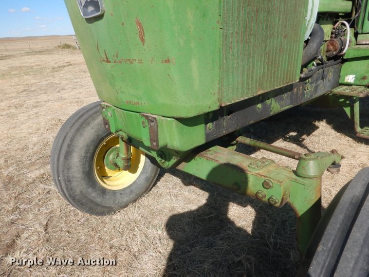 image for item DG4609 1976 John Deere 4430  tractor