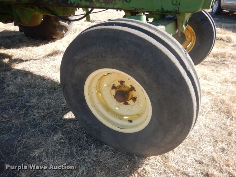 image for item DG4609 1976 John Deere 4430  tractor