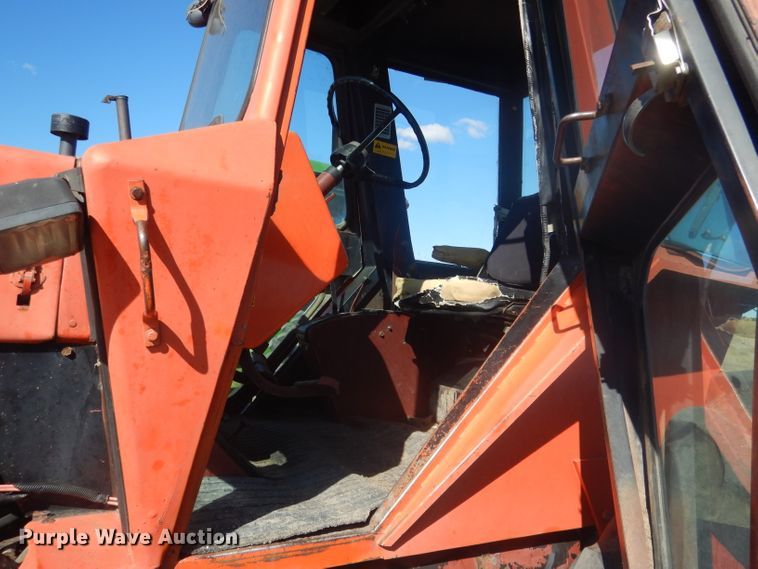 image for item DG4610 1977 Allis Chalmers 7060  tractor