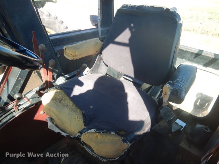 image for item DG4610 1977 Allis Chalmers 7060  tractor