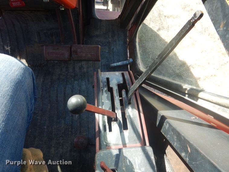 image for item DG4610 1977 Allis Chalmers 7060  tractor