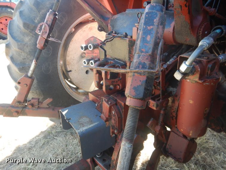 image for item DG4610 1977 Allis Chalmers 7060  tractor