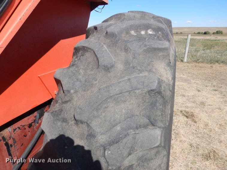 image for item DG4610 1977 Allis Chalmers 7060  tractor