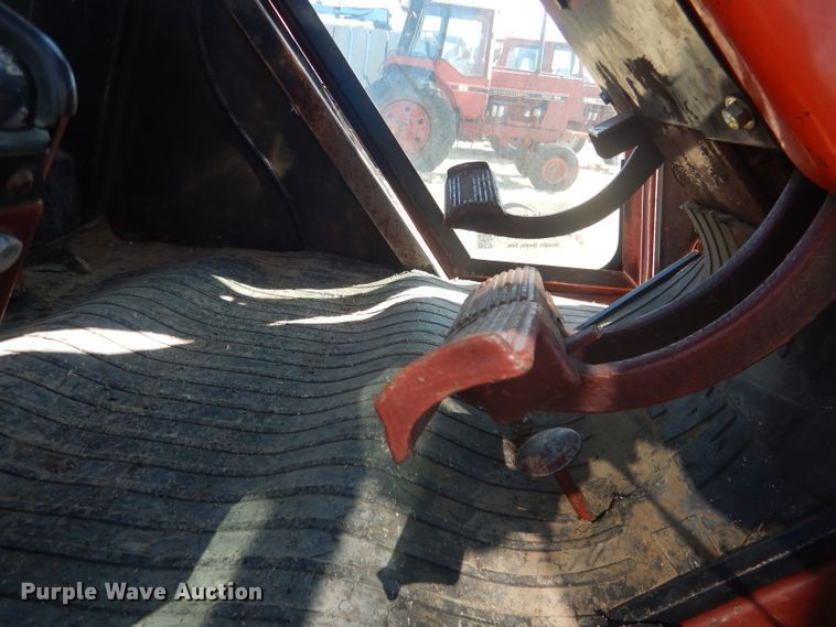 image for item DG4610 1977 Allis Chalmers 7060  tractor