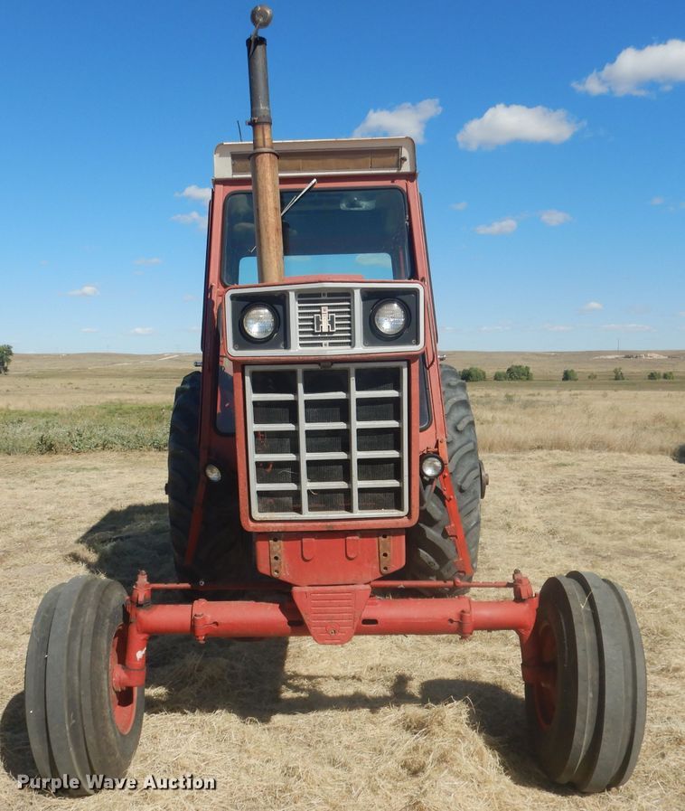 image for item DG4612 1974 International 1066  tractor