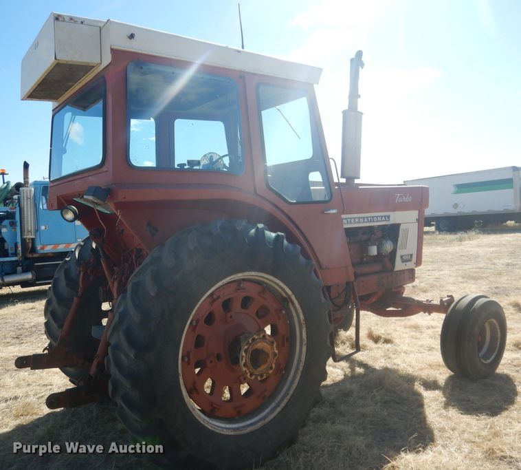 image for item DG4612 1974 International 1066  tractor
