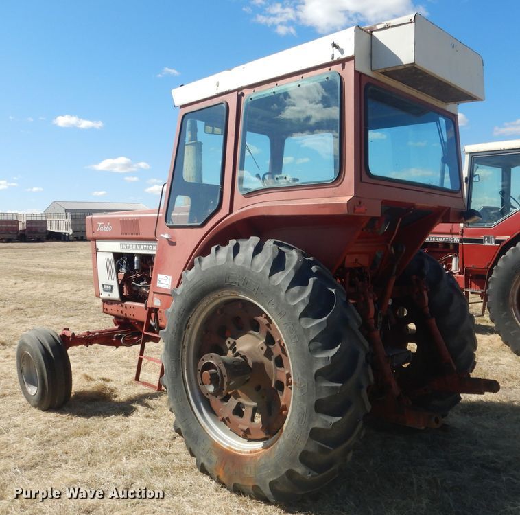 image for item DG4612 1974 International 1066  tractor
