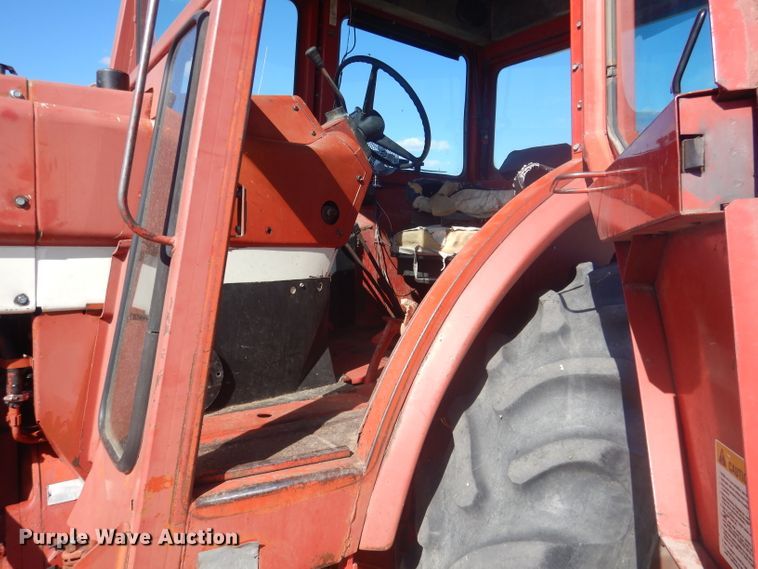 image for item DG4612 1974 International 1066  tractor